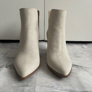 Steve Madden - White Suede Boots - 8